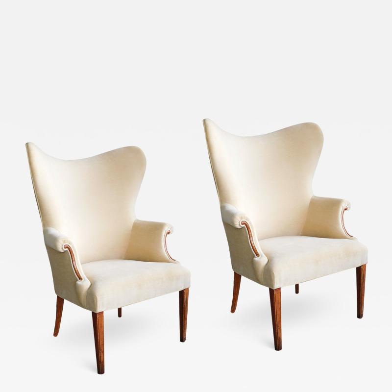 Handsome pair of American 1940s butterfly wingback arm chairs