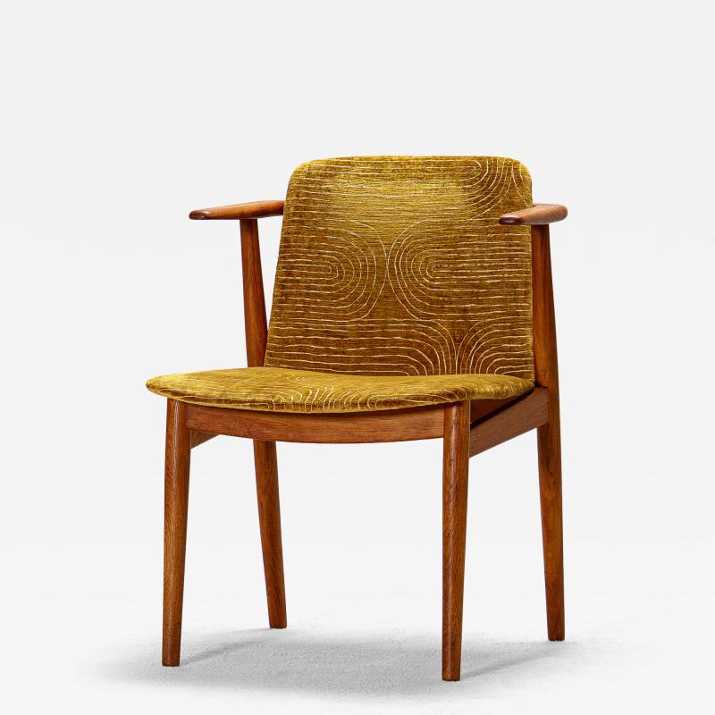 Hans Olsen Elegant Hans Olsen Teak and Oak armchair Circa 1960 