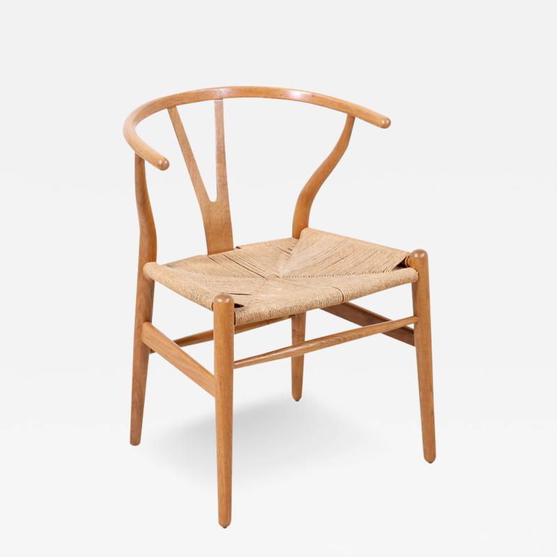 Hans Wegner Classic Hans J Wegner Wishbone Oak Arm Chair for Carl Hansen S n