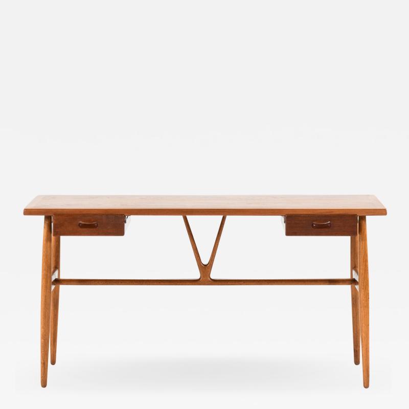 Hans Wegner Desk Model JH 563 Produced by Cabinetmaker Johannes Hansen