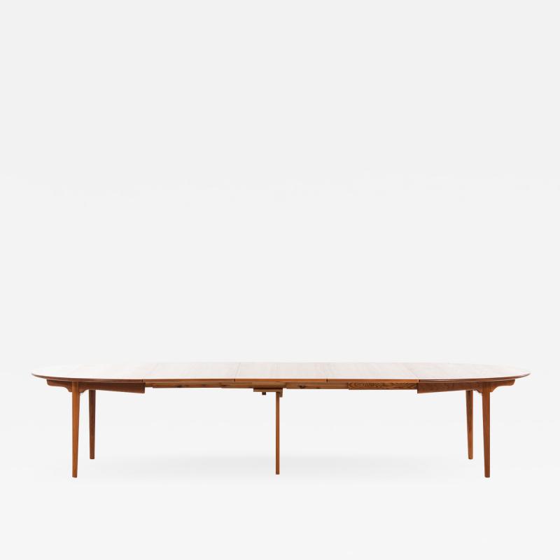 Hans Wegner Dining Table Model JH 567 Produced by Cabinetmaker Johannes Hansen