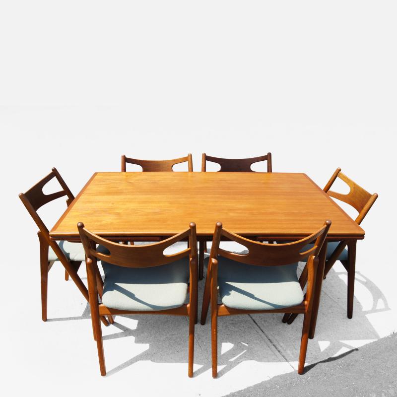 Hans Wegner Dining Table and Six Chairs by Hans Wegner