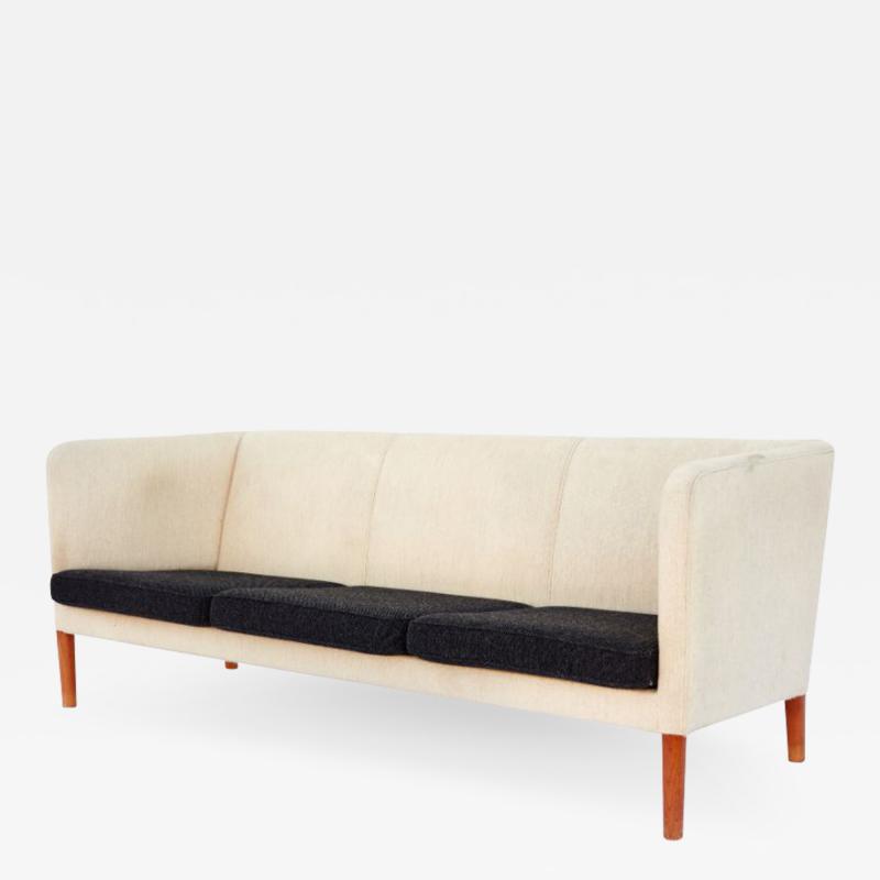 Hans Wegner HANS WEGNER AP 18S SOFA
