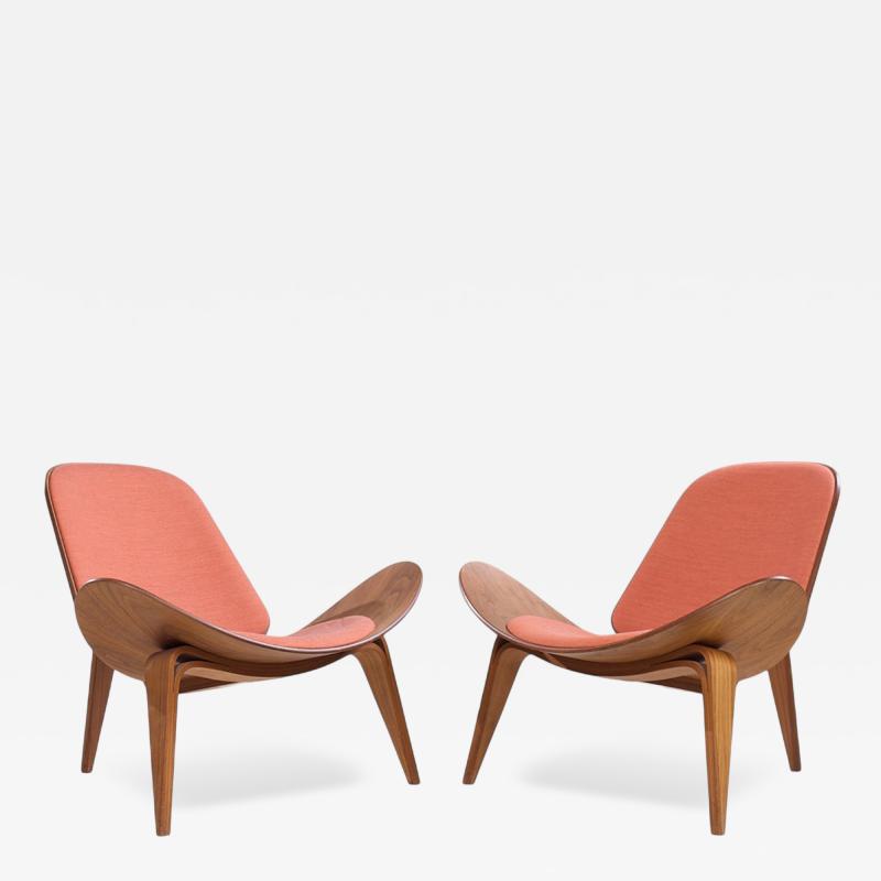 Hans Wegner Hans Wegner for Carl Hansen CH07 Mid Century Walnut Shell Chairs Pair