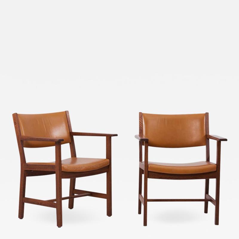 Hans Wegner Pair of GE Armchairs in Leather by Hans Wegner for by GETAMA