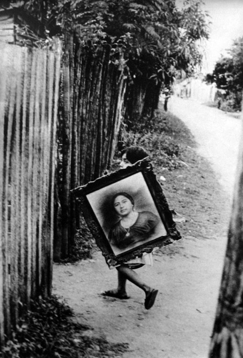 Henri Cartier Bresson Mexico Child holding picture 