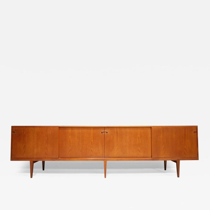 Henry Rosengren Hansen Large 1950s Danish Teak Sideboard by Henry Rosengren Hansen for Brande M belindu