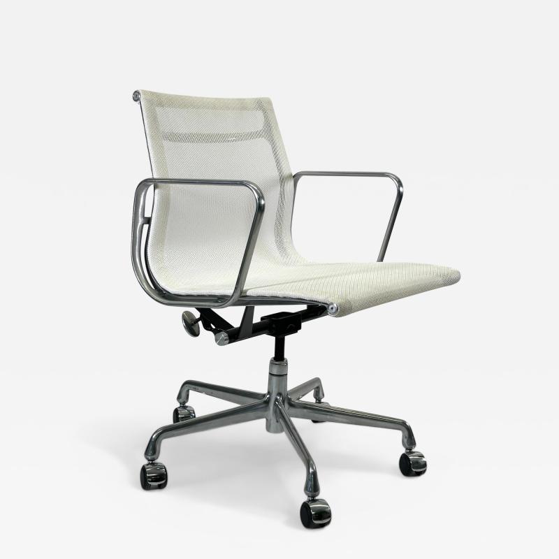 Herman Miller Aluminum Group Management White Mesh Desk Chairs