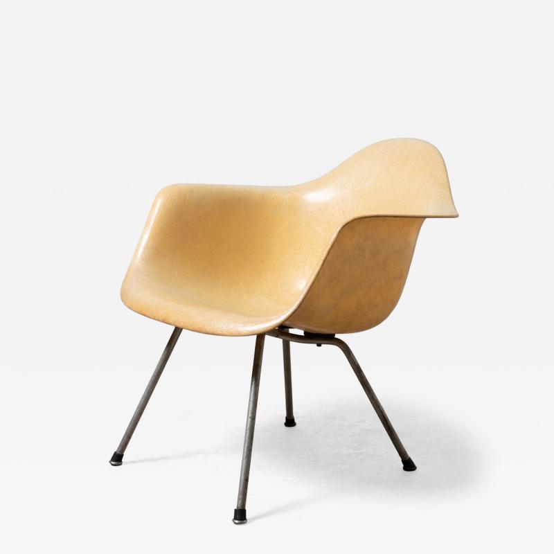 Herman Miller Charles Eames Parchment LAX Armshell Low Lounge Chair Herman Miller Venice 1954