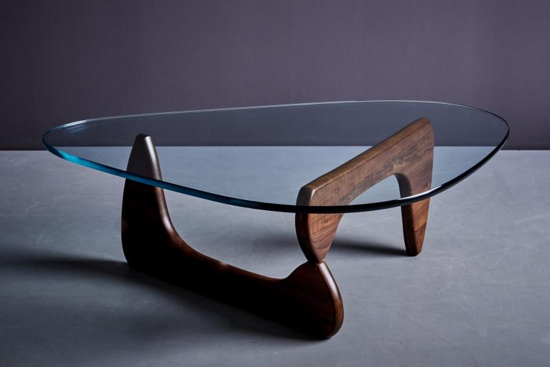 Isamu Noguchi - Isamu Noguchi Coffee Table in Walnut by Vitra Germany