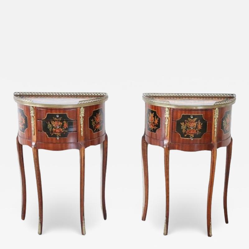 Italian Louis XV Style Pair of Nightstands or Bedside Tables