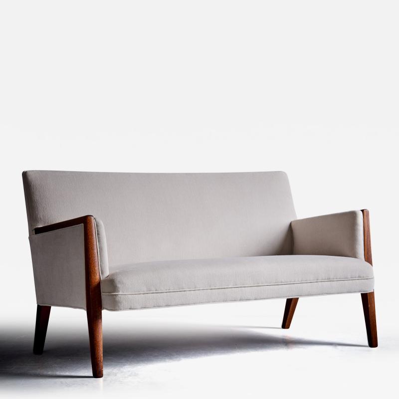 Jens Risom Newly upholstered Kvadrat Jens Risom settee or two seater USA 1950s