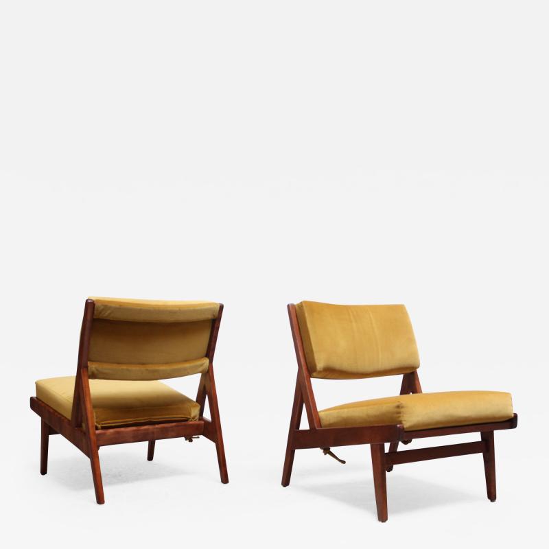 Jens Risom Pair of Jens Risom Low Lounge Chairs Model U 431 in Walnut and Velvet