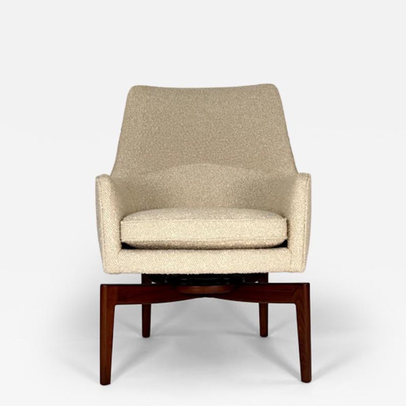 Jens Risom Pair of Jens Risom Swivel Lounge Chairs in Cream Boucl with Walnut Bases