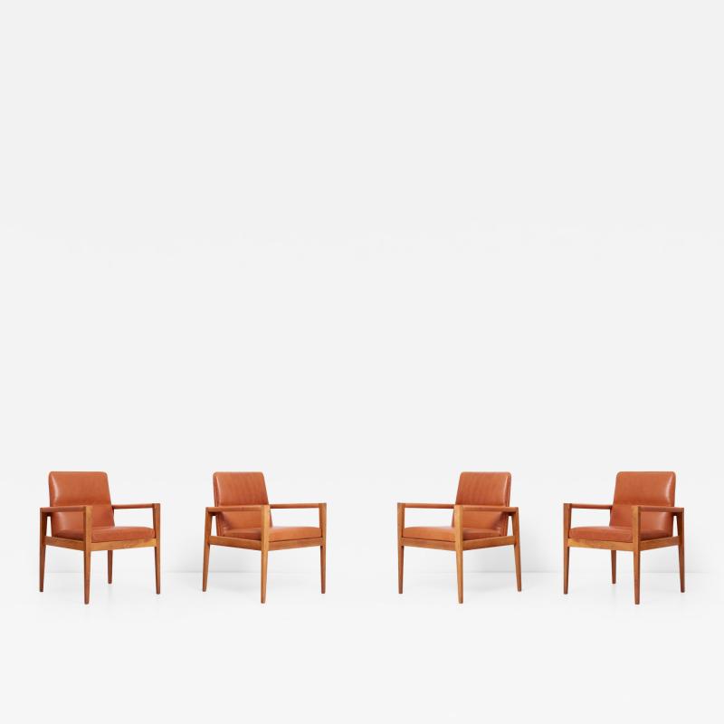 Jens Risom Set of Four Labeled Jens Risom Armchairs in Walnut in Cognac Leather USA 1960s