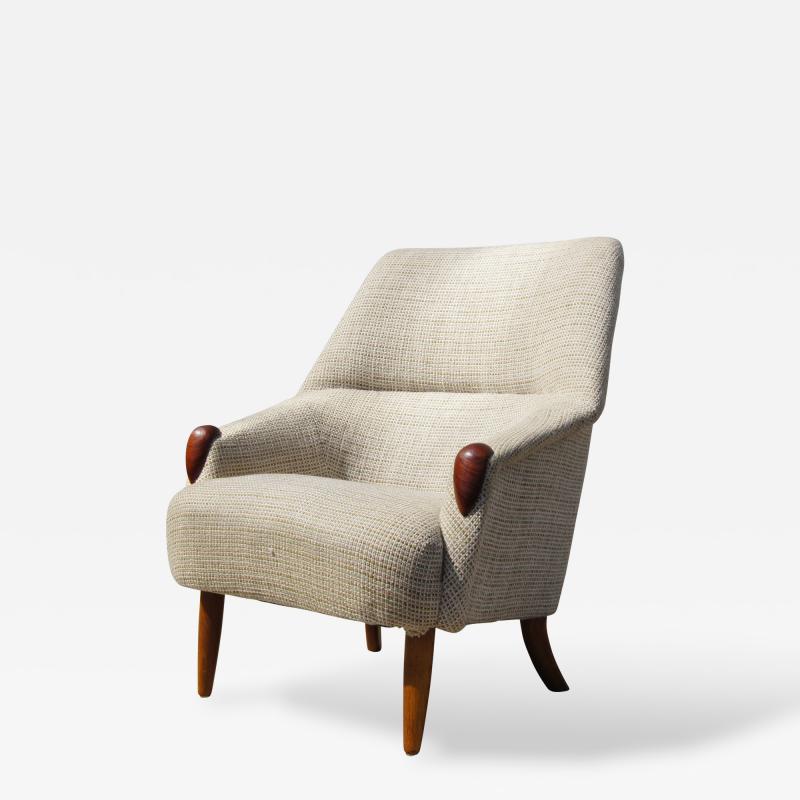 Johannes Andersen Lounge Chair with Oak Hand Rests Attributed to Johannes Andersen