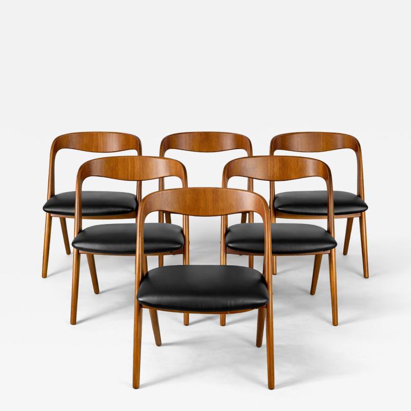 Johannes Andersen Set of Six Dining Chairs Johannes Andersen for Vamo Sonde Denmark
