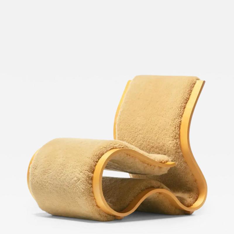 Karim Rashid Kurve Post Modern Lounge Chair by Karim Ashid in Luxurious Palomino Shearling