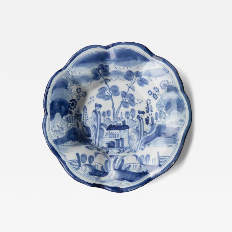 LATE 17TH CENTURY SMALL DELFT CIRCULAR LOBED FRUIT DISH WITH FLUTED EDGES