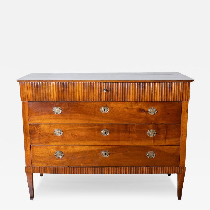 Late 18th Century Italian Directoire Chest of Drawers in Walnut Veneto Region