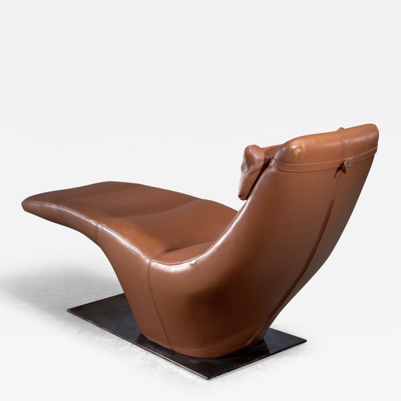 Leather chaise longue