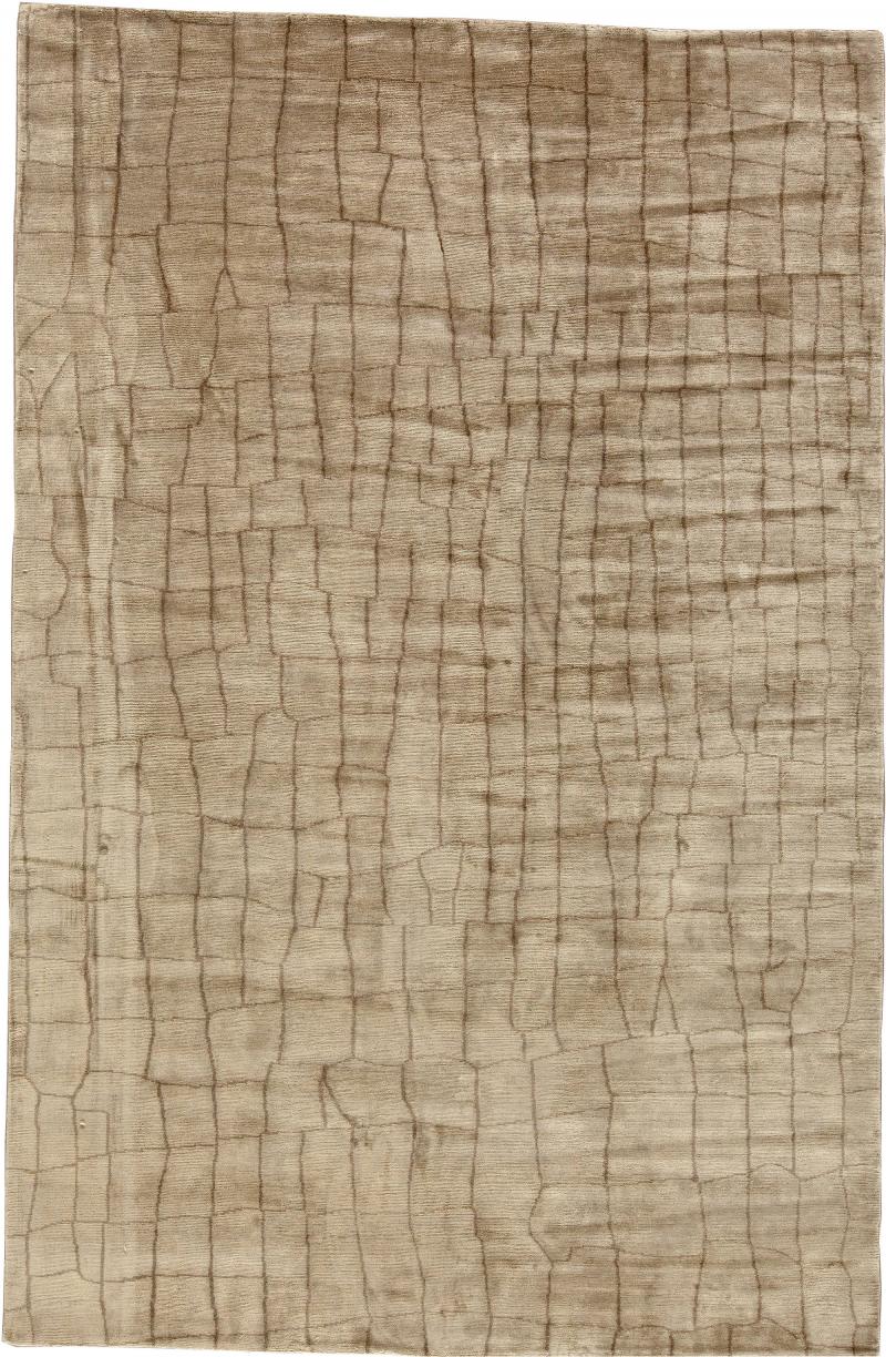 Luxurious Silk Rug with Grey Crocodile Skin Design