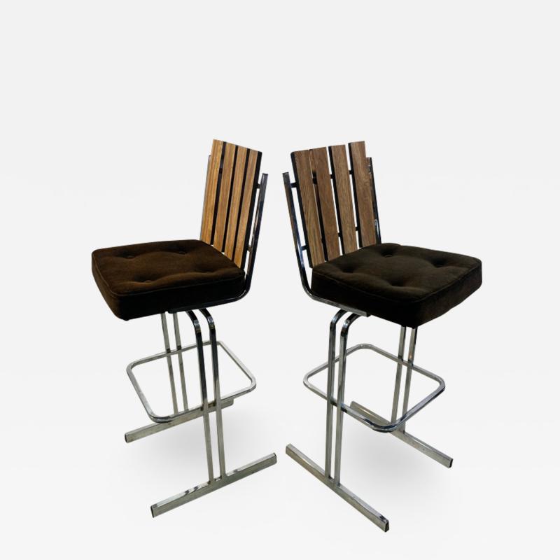 MODERNIST PAIR OF SLATTED CHROME SWIVEL BAR STOOLS