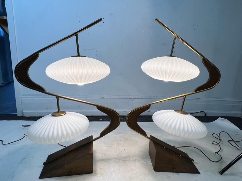 Majestic Lamp company EXCEPTIONAL PAIR OF MID CENTURY Z LAMPS BY MAJESTIC