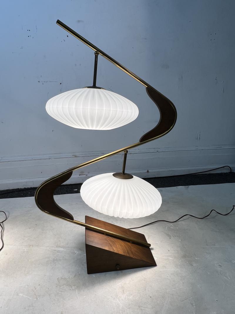 Majestic Lamp company EXCEPTIONAL PAIR OF MID CENTURY Z LAMPS BY MAJESTIC