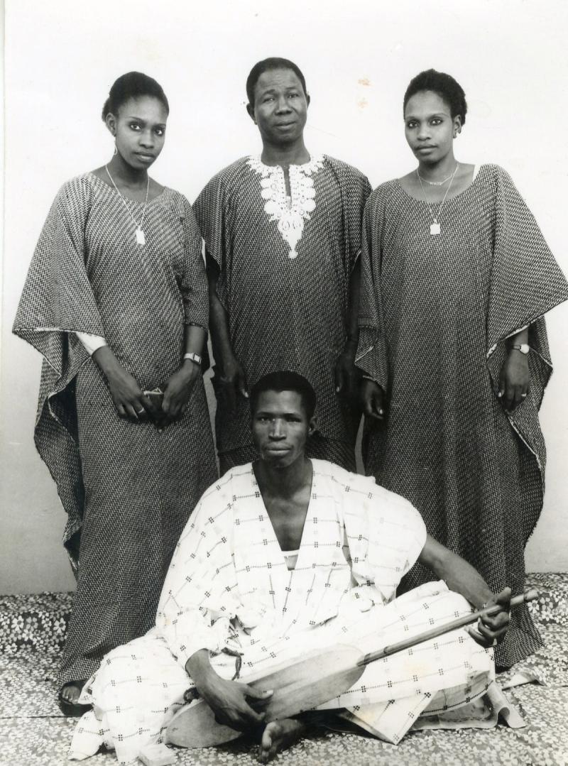 Malick Sidib Father with children