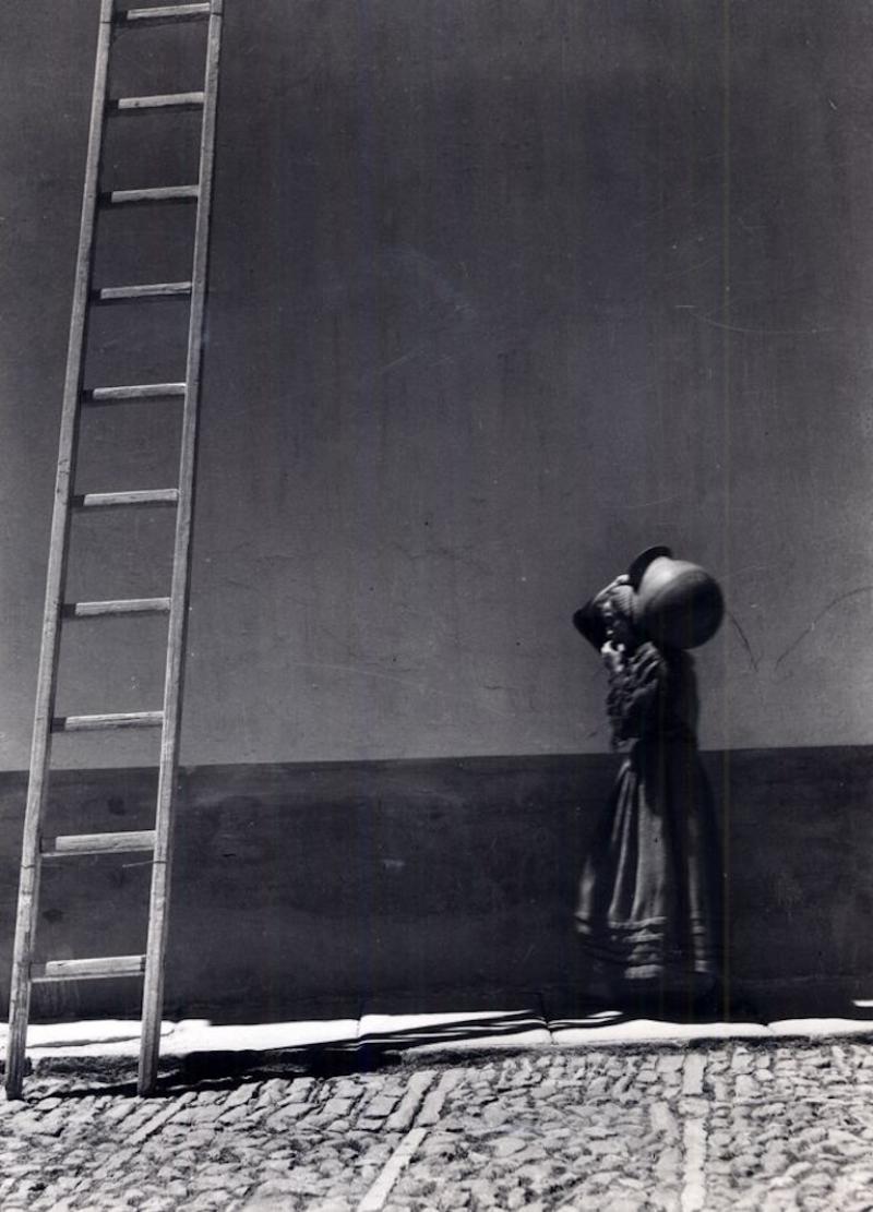 Manuel lvarez Bravo Una Escalera Alta A Tall Ladder Guanajuanto