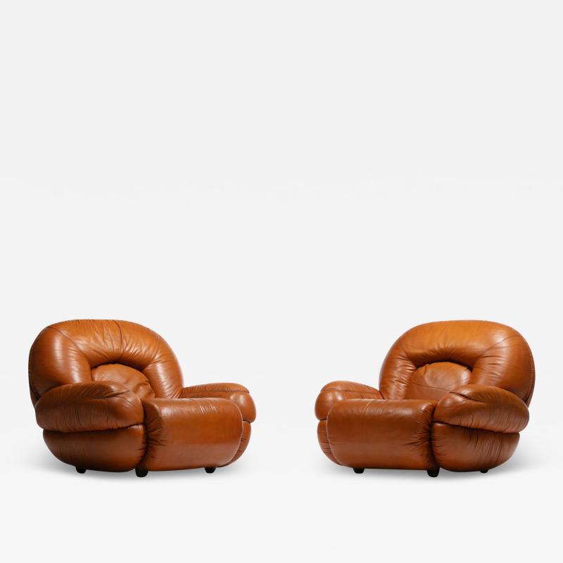 Mario Bellini Post Modern Italian Leather Lounge Chairs in Butterscotch Carmel Leather c 1980