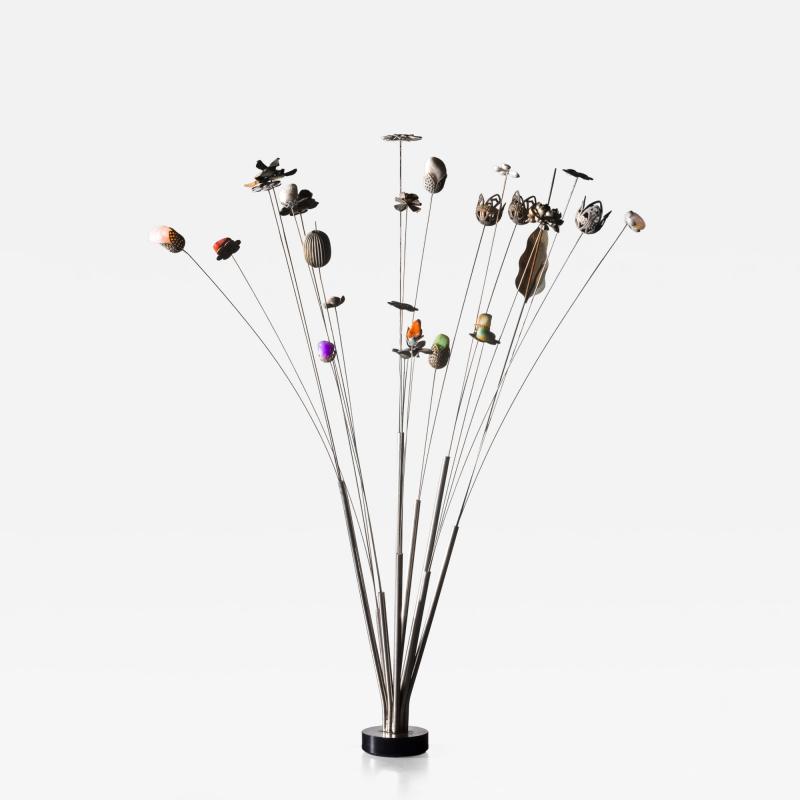 Metal vase with assorted set of hat pins