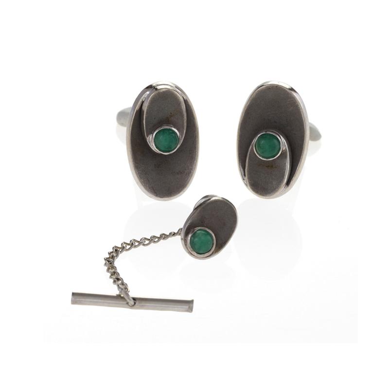 Mid 20th Century Chrysophrase and Gold Cuff Link Set