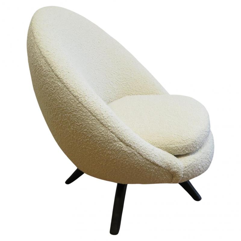 Mid Century Modern Pod Egg Swivel Chair
