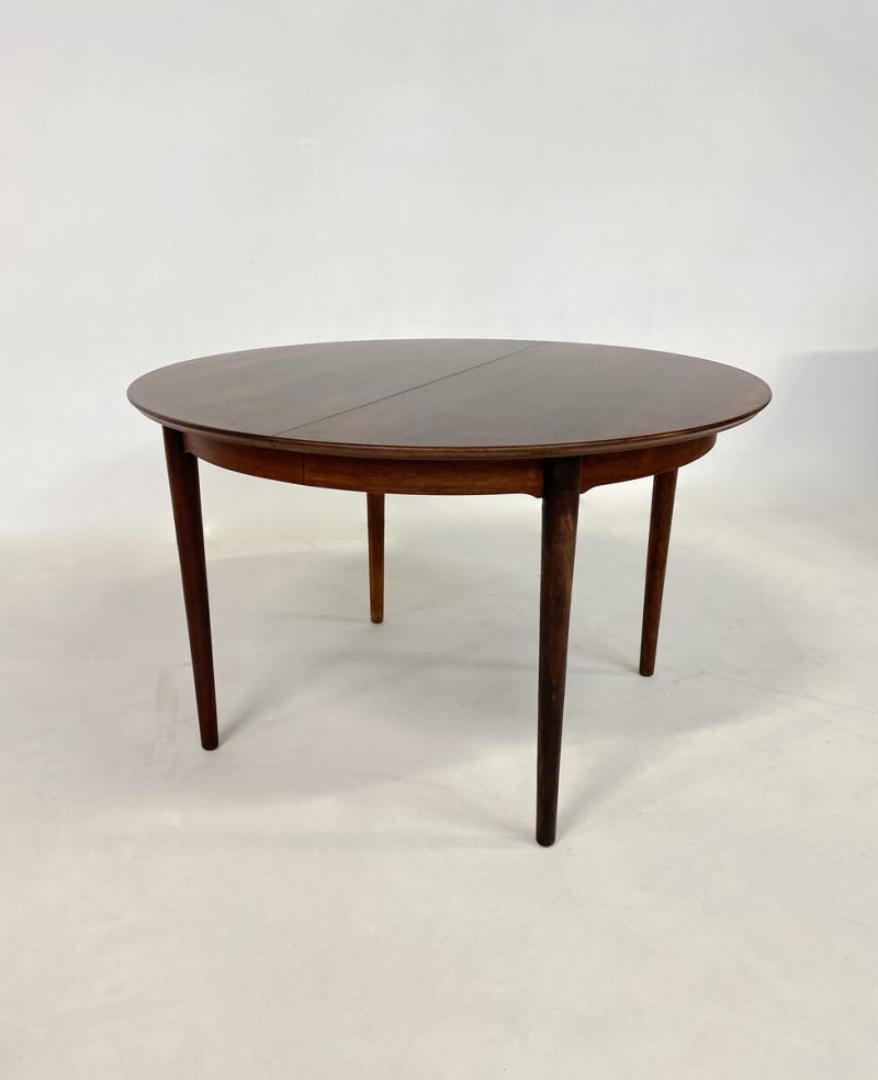 Mid Century Modern Round Extendable Dining Table