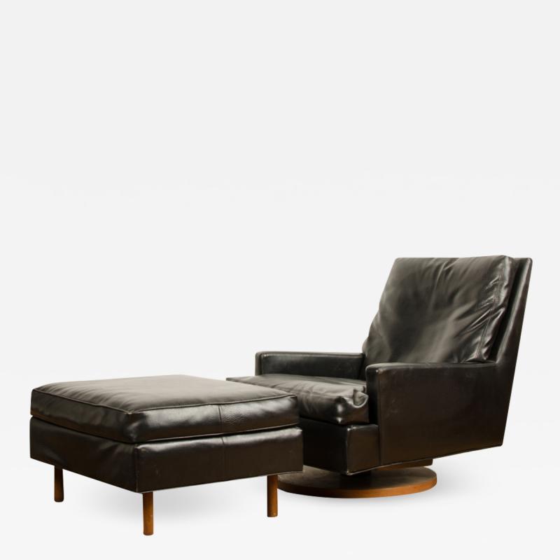 Milo Baughman A Mid Century black leather reclining lounge chair designed by Milo Baughman 