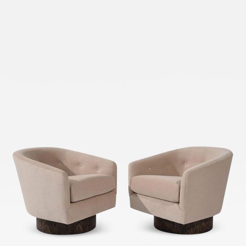 Milo Baughman Set of Swivel Chairs in Natural Mohair Milo Baughman C 1970s