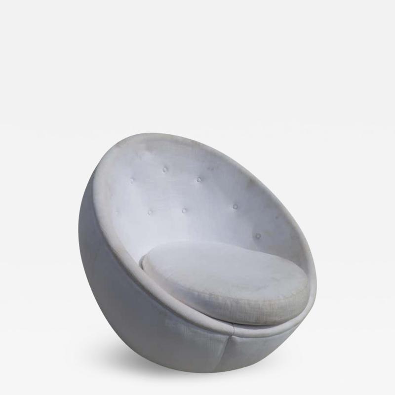 Milo Baughman Stunning "Egg" Swivel Chair by Milo Baughman for Thayer