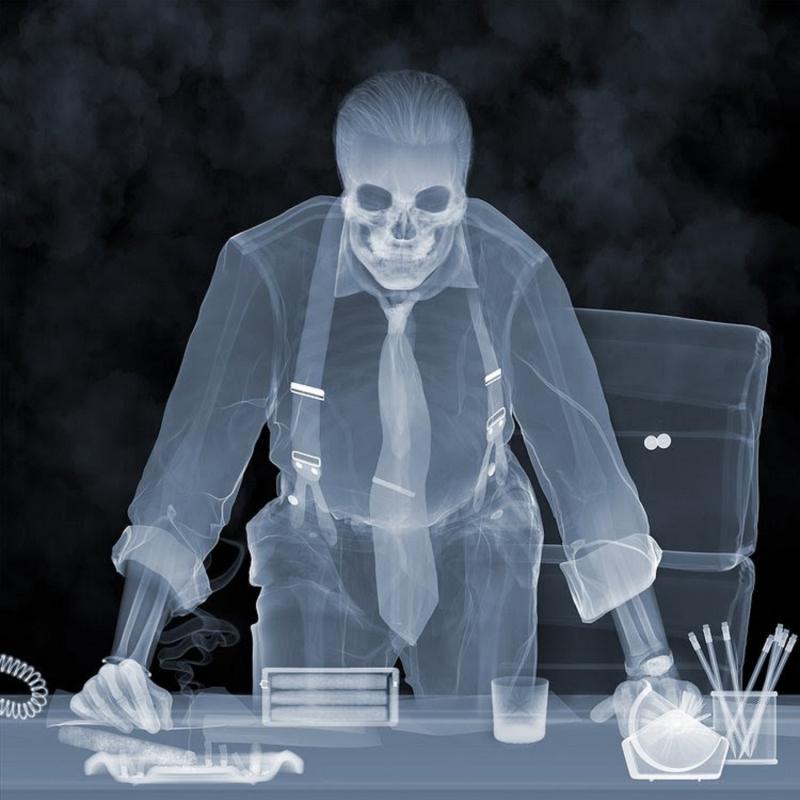 Nick Veasey Greed is Good 15 