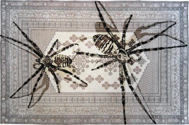 No mi Kiss TWO SPIDERS TAPESTRY