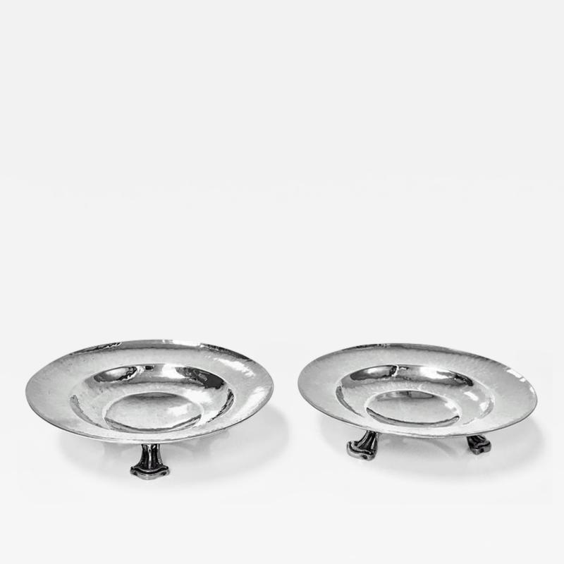 Omar Ramsden Fine Pair of Omar Ramsden Sterling Silver Dishes London 1931