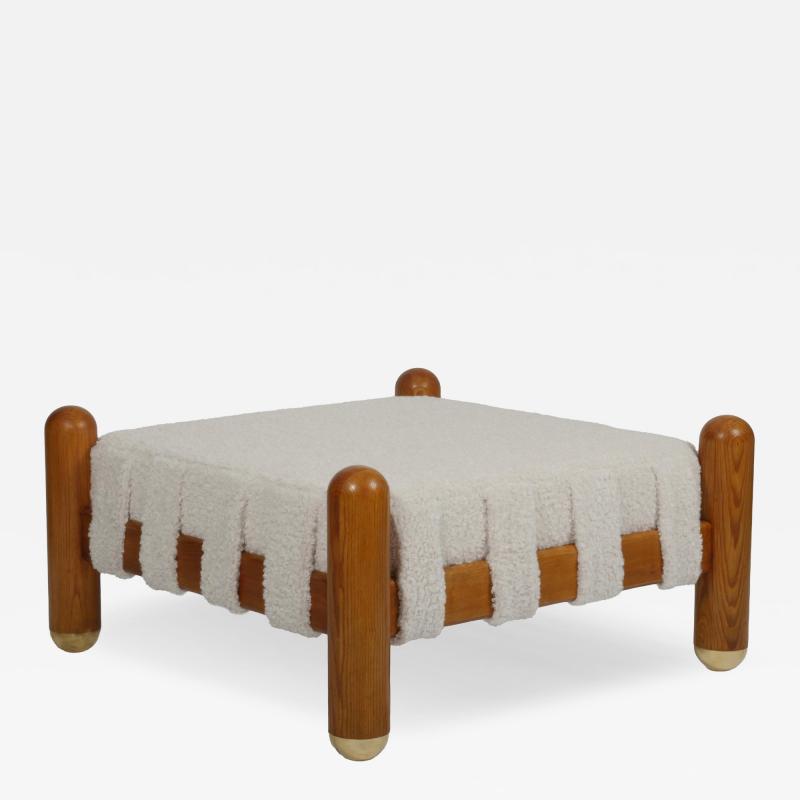Ottoman in wool boucle wood and brass