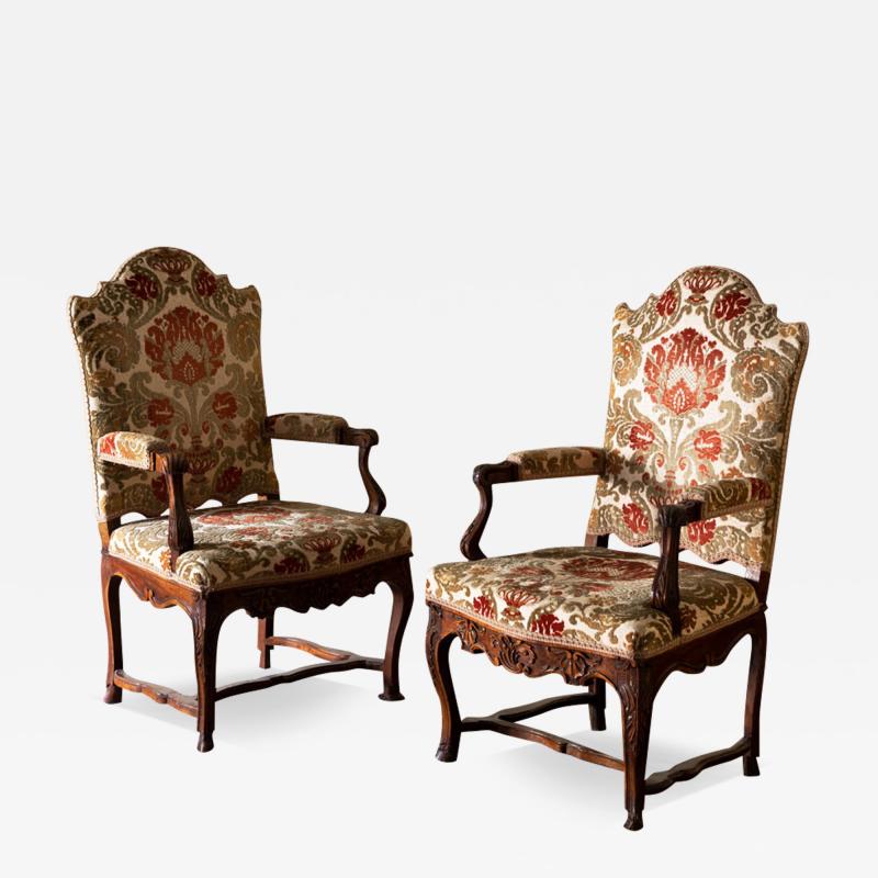 PAIR OF EARLY 18TH CENTURY ITALIAN WALNUT OPEN ARM CHAIRS CIRCA 1720