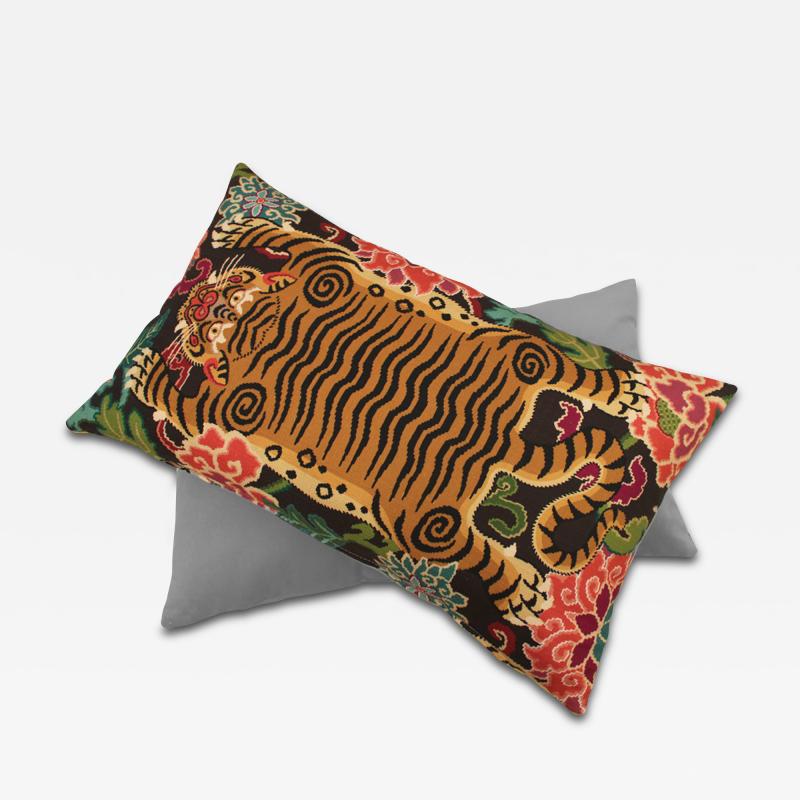Pair of Cushions With Contemporary Jungle Print Grey Velvet and Cotton