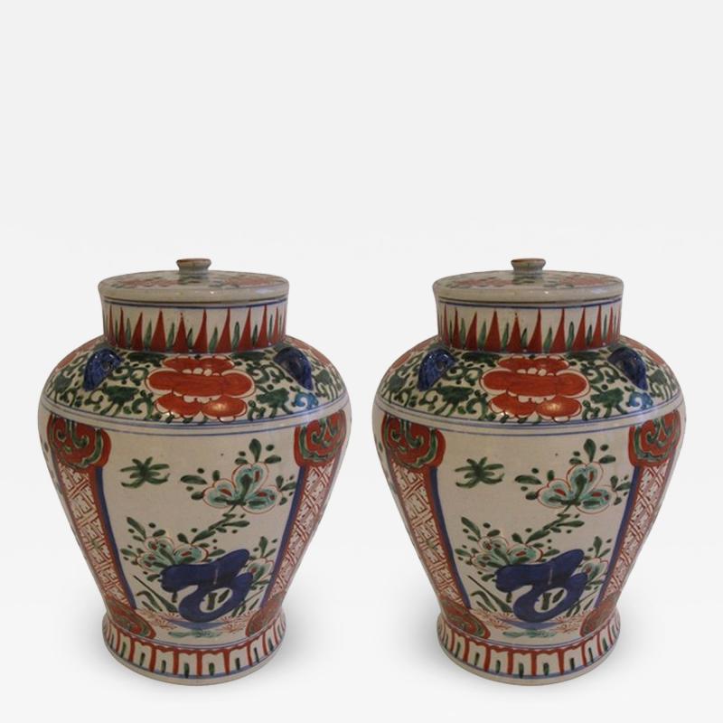Pair of chinese Wucai style porcelain covered jars