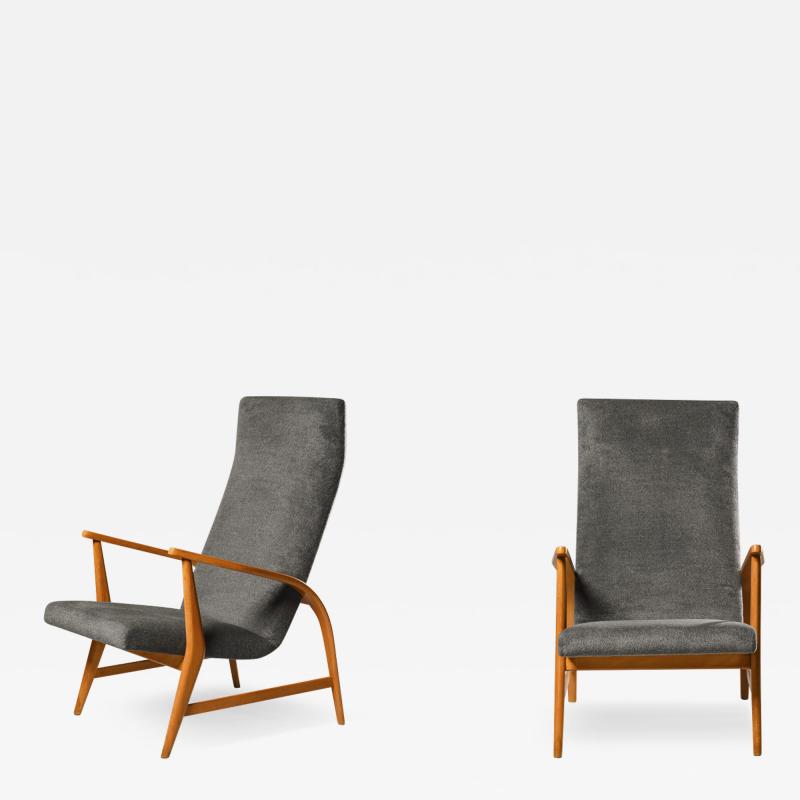 Pair of handcrafted Italian armchairs of the 1950s in beech and grey alpaca