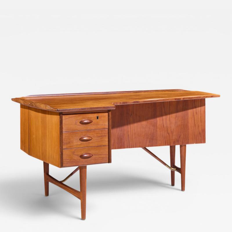 Peter L vig Nielsen Peter Lovig Nielsen Peter L vig Nielsen Mid Century Danish Teak Boomerang Desk