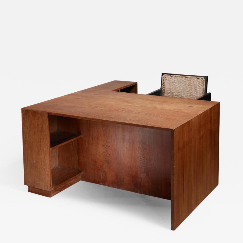 Pierre Jeanneret Pierre Jeanneret Judges deliberation desk from Chandigarh