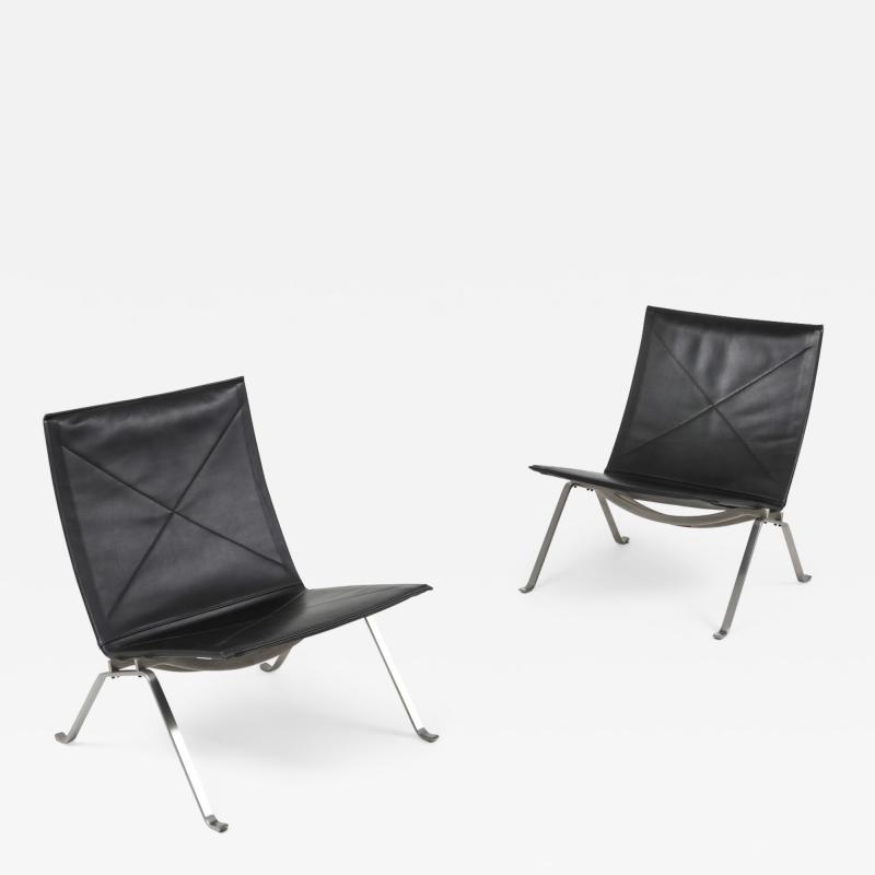 Poul Kjaerholm Black leather PK 22 pair of lounge chairs Fritz Hansen 2009